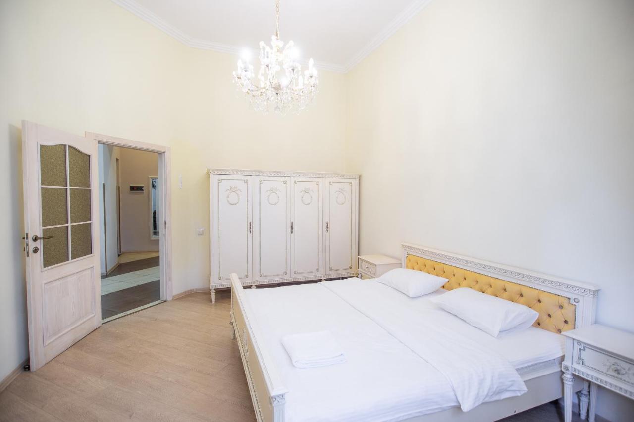 Comfortable Apartment On Mikhaylovskiy Lane Kiev Luaran gambar