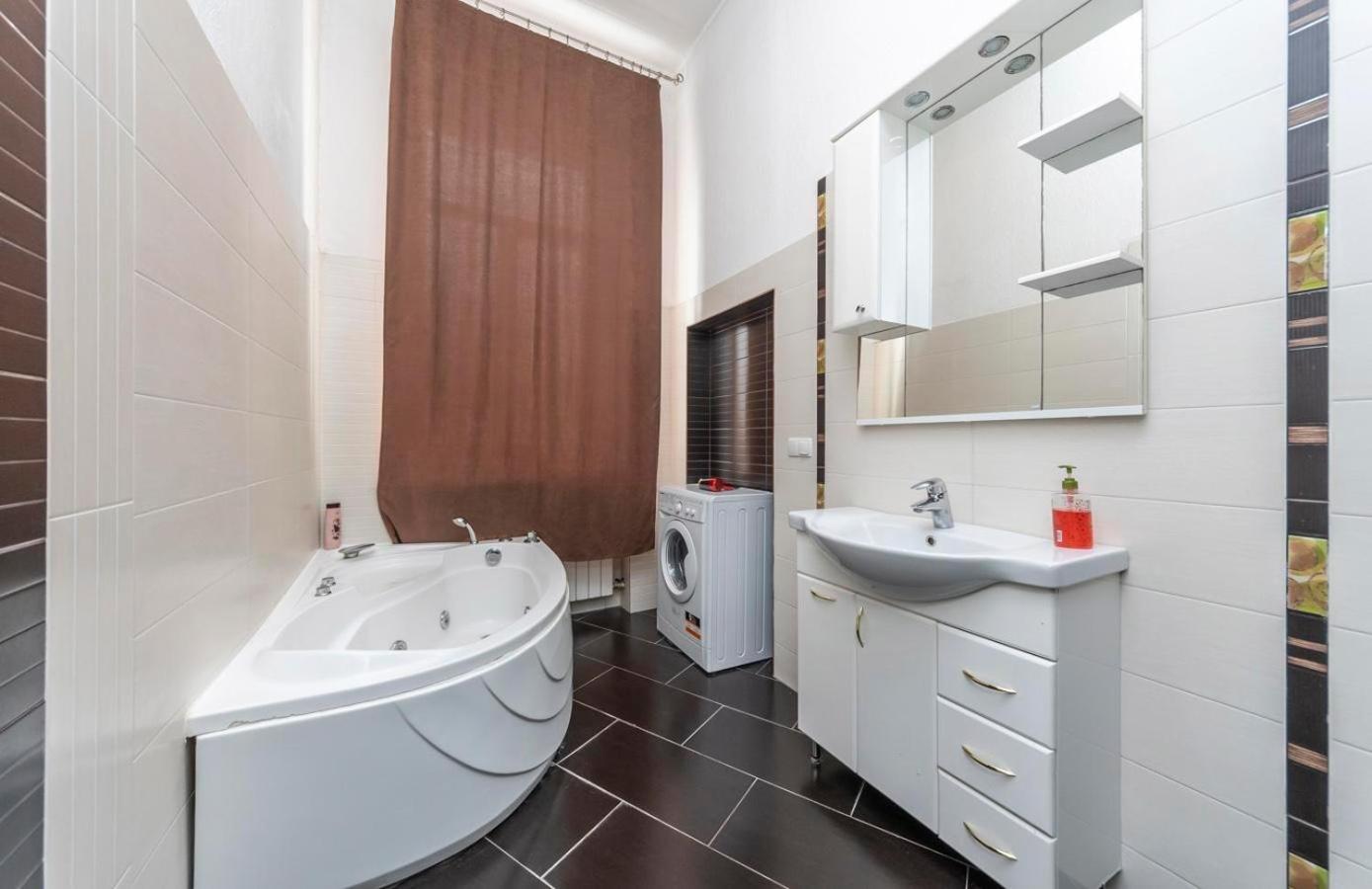 Comfortable Apartment On Mikhaylovskiy Lane Kiev Luaran gambar