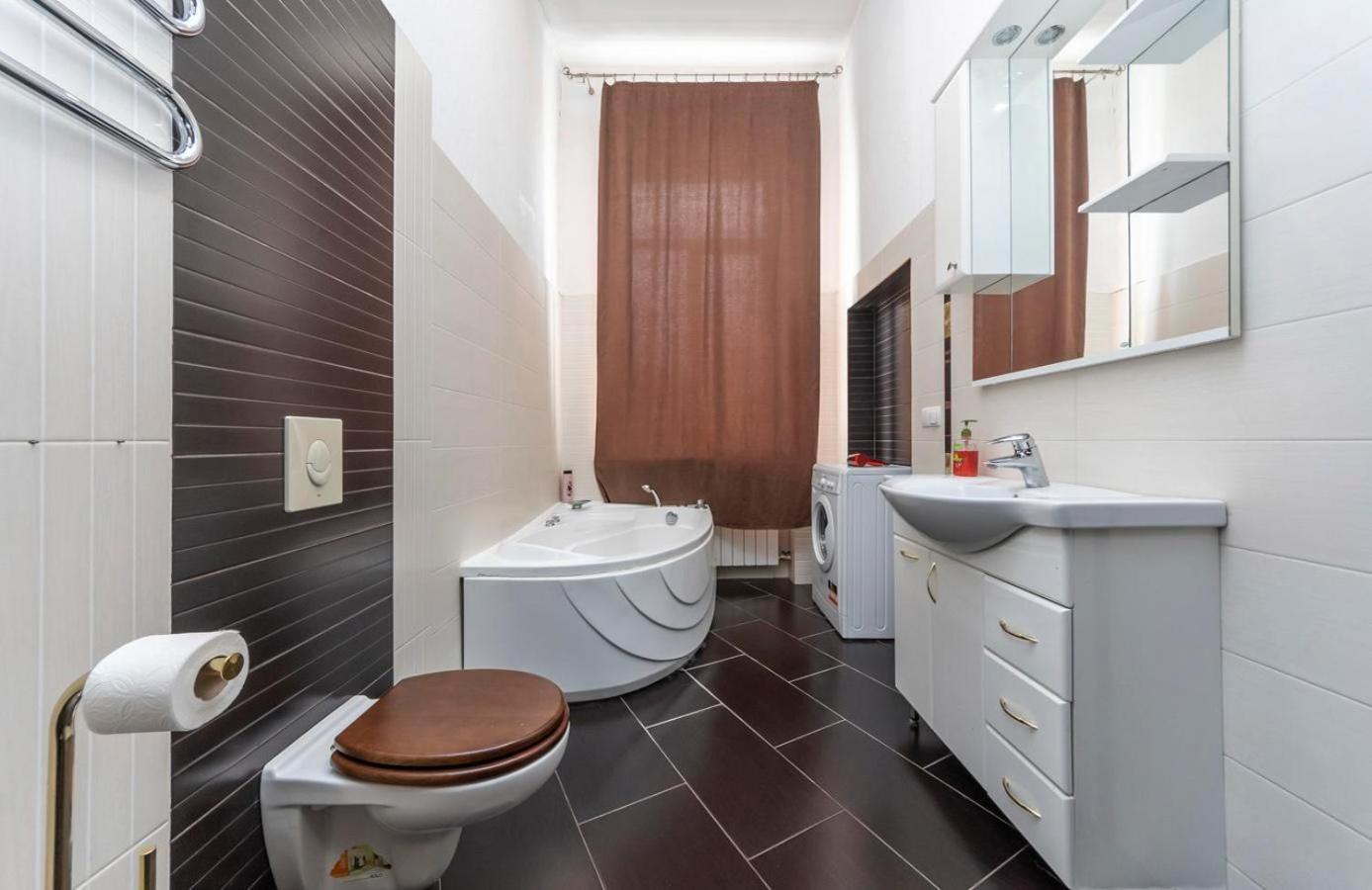 Comfortable Apartment On Mikhaylovskiy Lane Kiev Luaran gambar