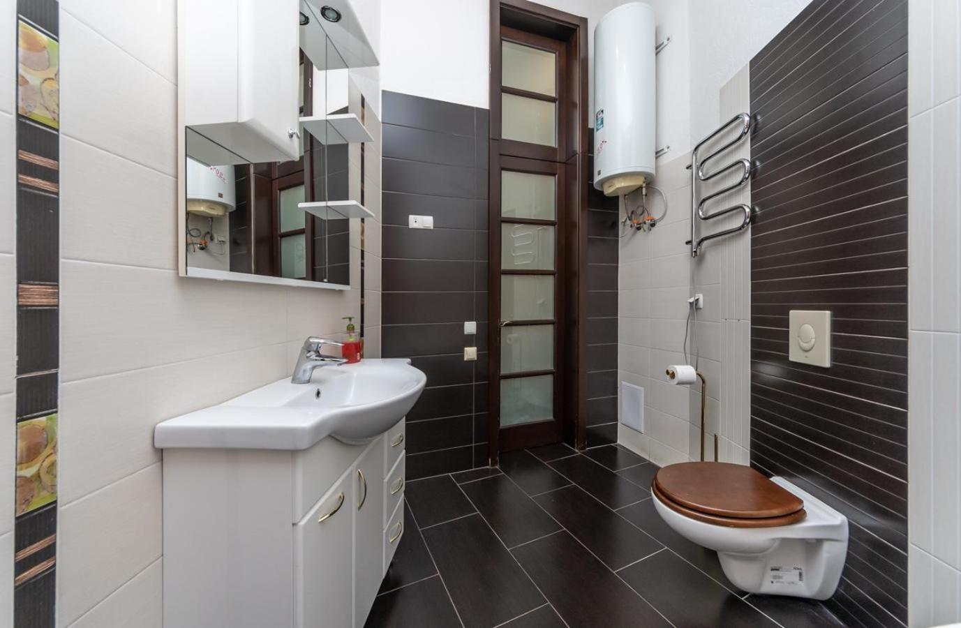 Comfortable Apartment On Mikhaylovskiy Lane Kiev Luaran gambar