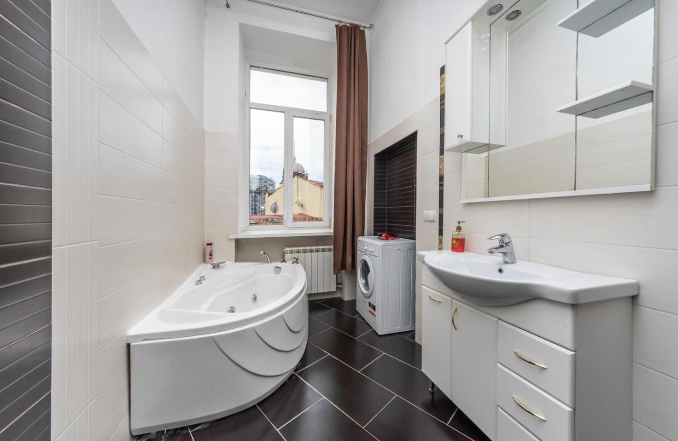 Comfortable Apartment On Mikhaylovskiy Lane Kiev Luaran gambar